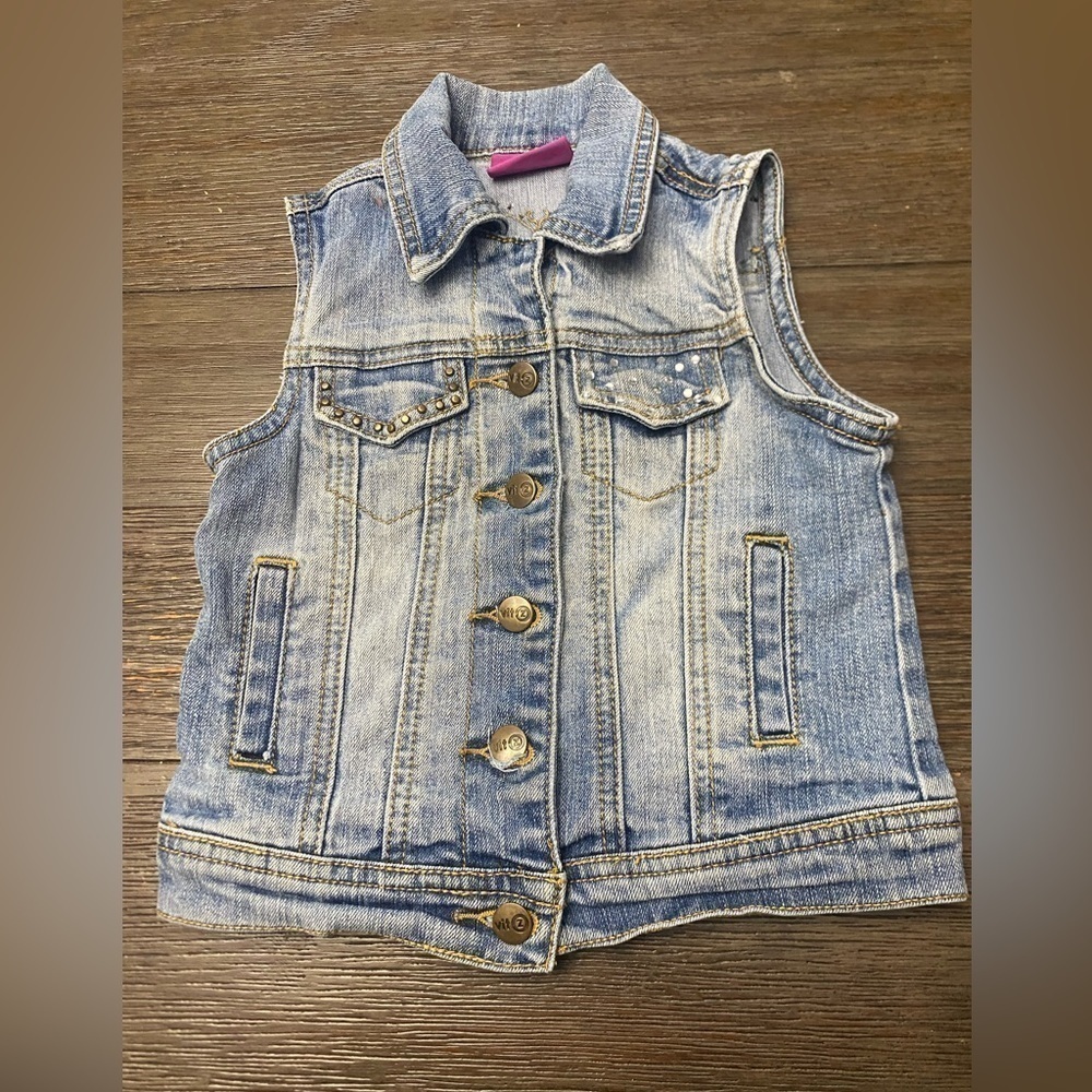 Denim Vest 3T Vitamin Z girls 
Button up with bling pockets
